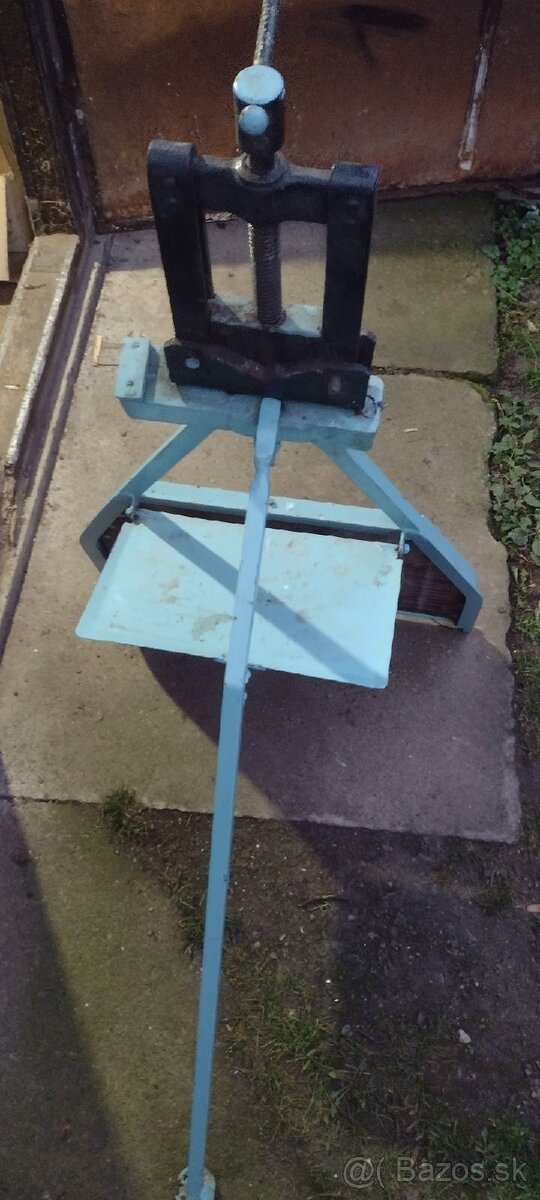 Prenosný zverák na rúry - 2