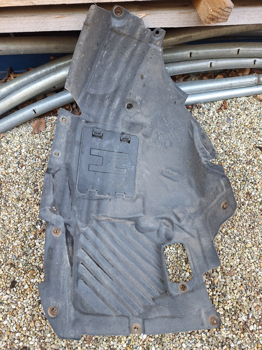 Predám plasty ĽP časť BMW 4 F32 - 2