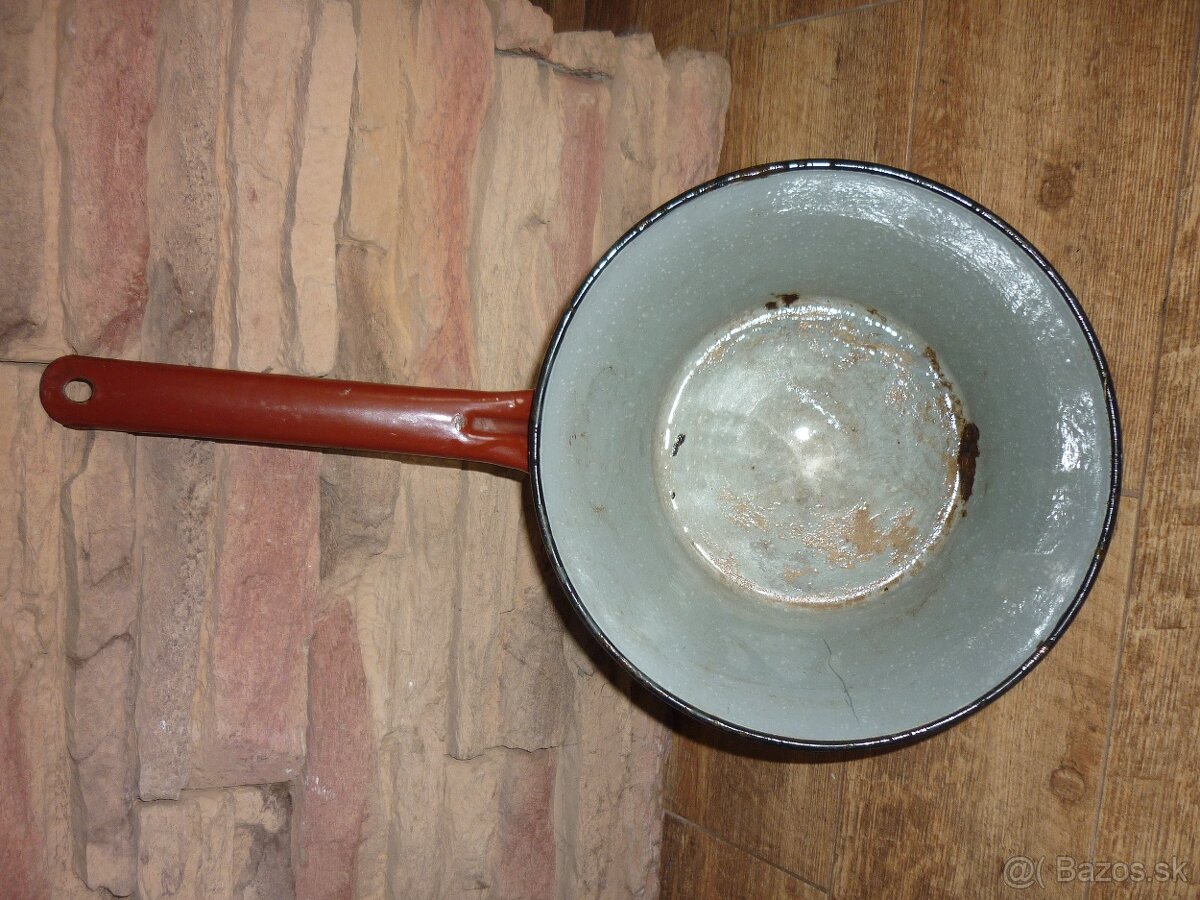 Smaltovaný hrniec - 2