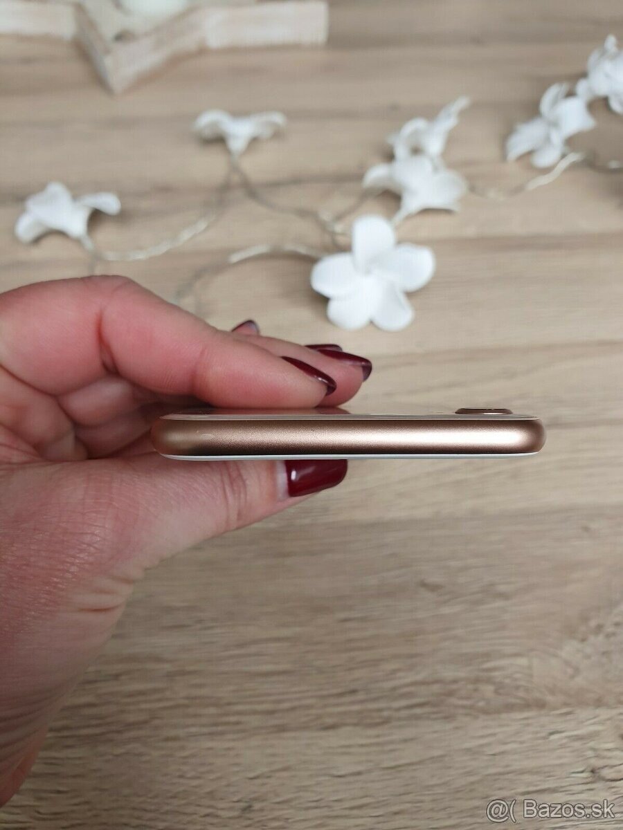 iPhone 8 GOLD - 256GB - 2