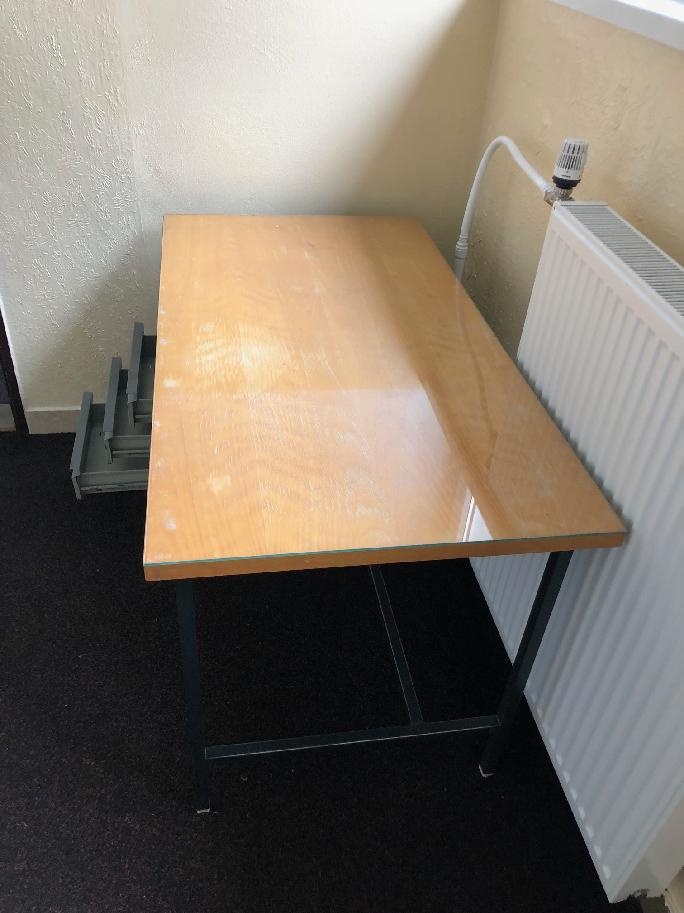 Predám kancelársky stôl - 2