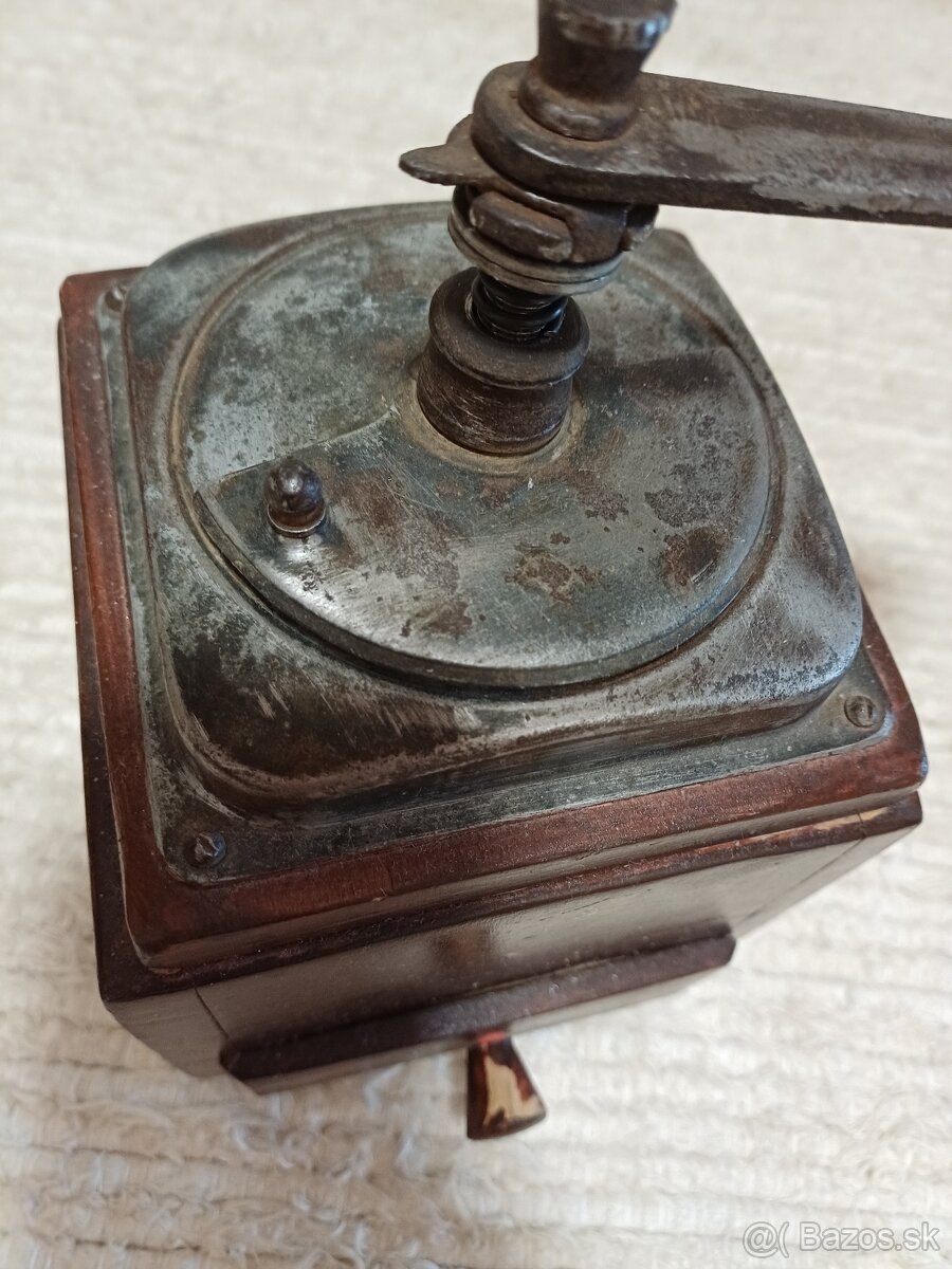 Mlynček - starožitný - 2