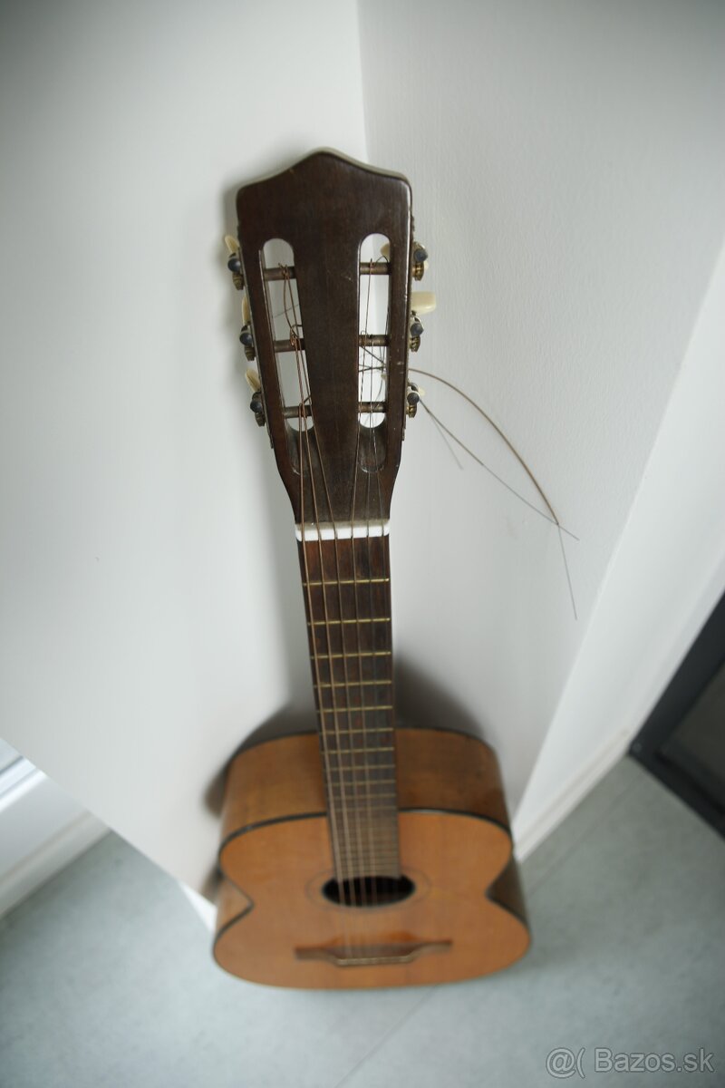 Akustická gitara v pôvodnom stave - 2