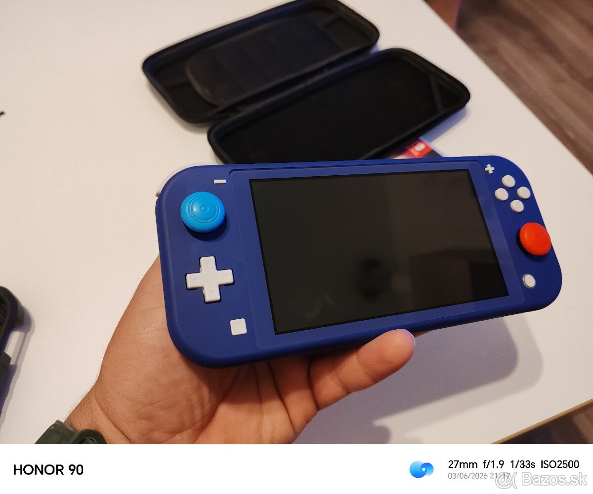 Ponúkam na predaj NINTENDO switch lite - 2