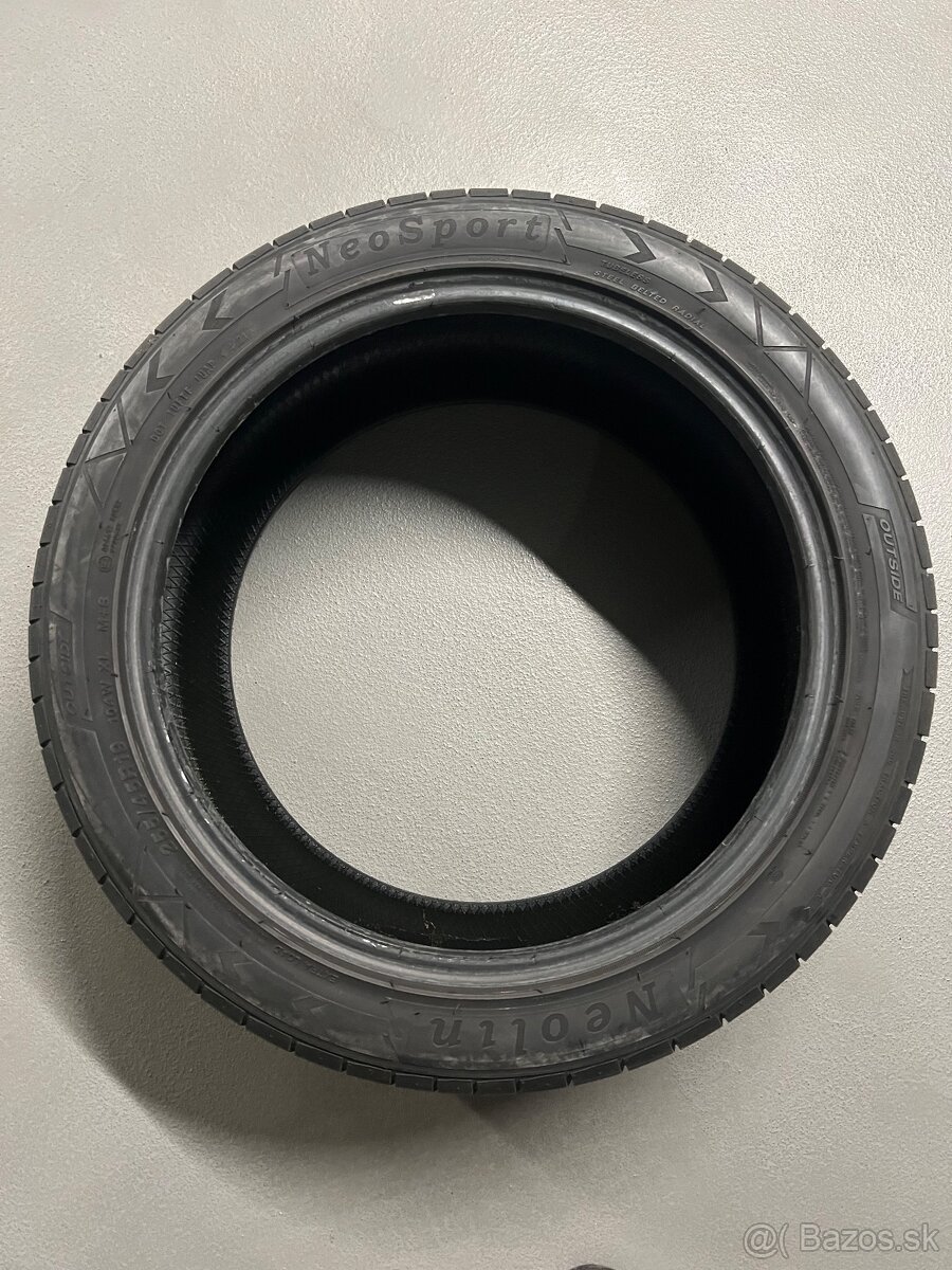 255/45R19 - 2