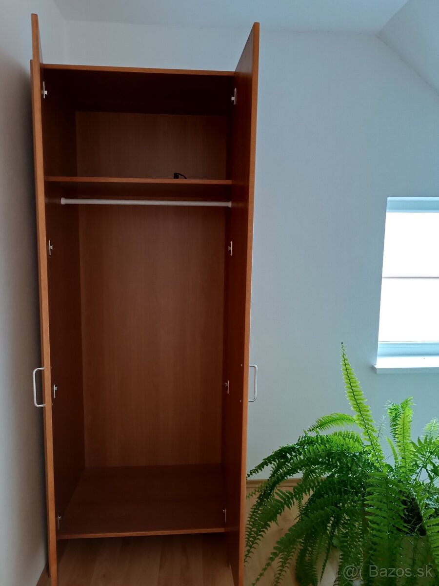 Vešiakova skriňa. - 2