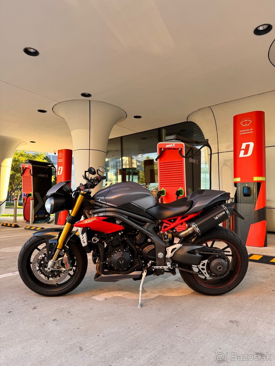 Triumph Speed Triple 1050R (2016) - 2
