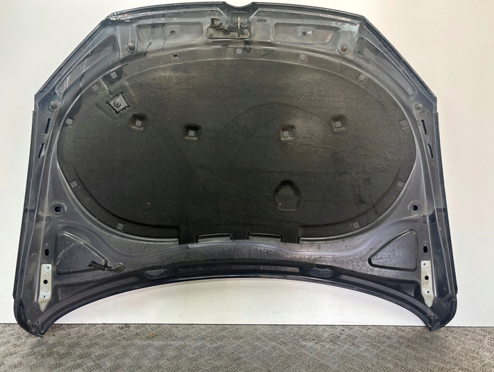 VW Passat B7 2010- kapota - 2