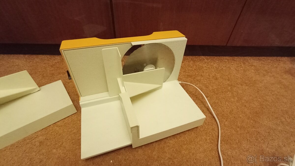 Starý elektrický krájač AS 101 - 2