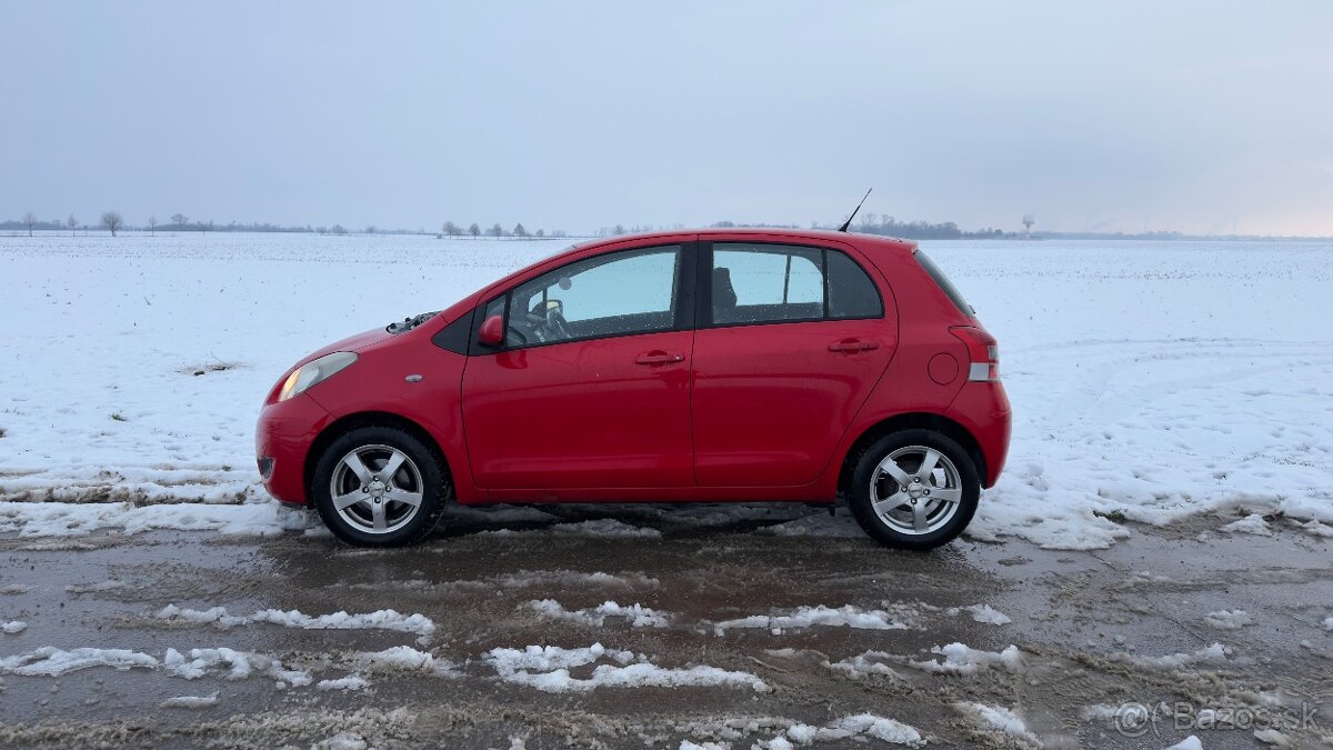 Toyota Yaris 1.3 2011 - 2