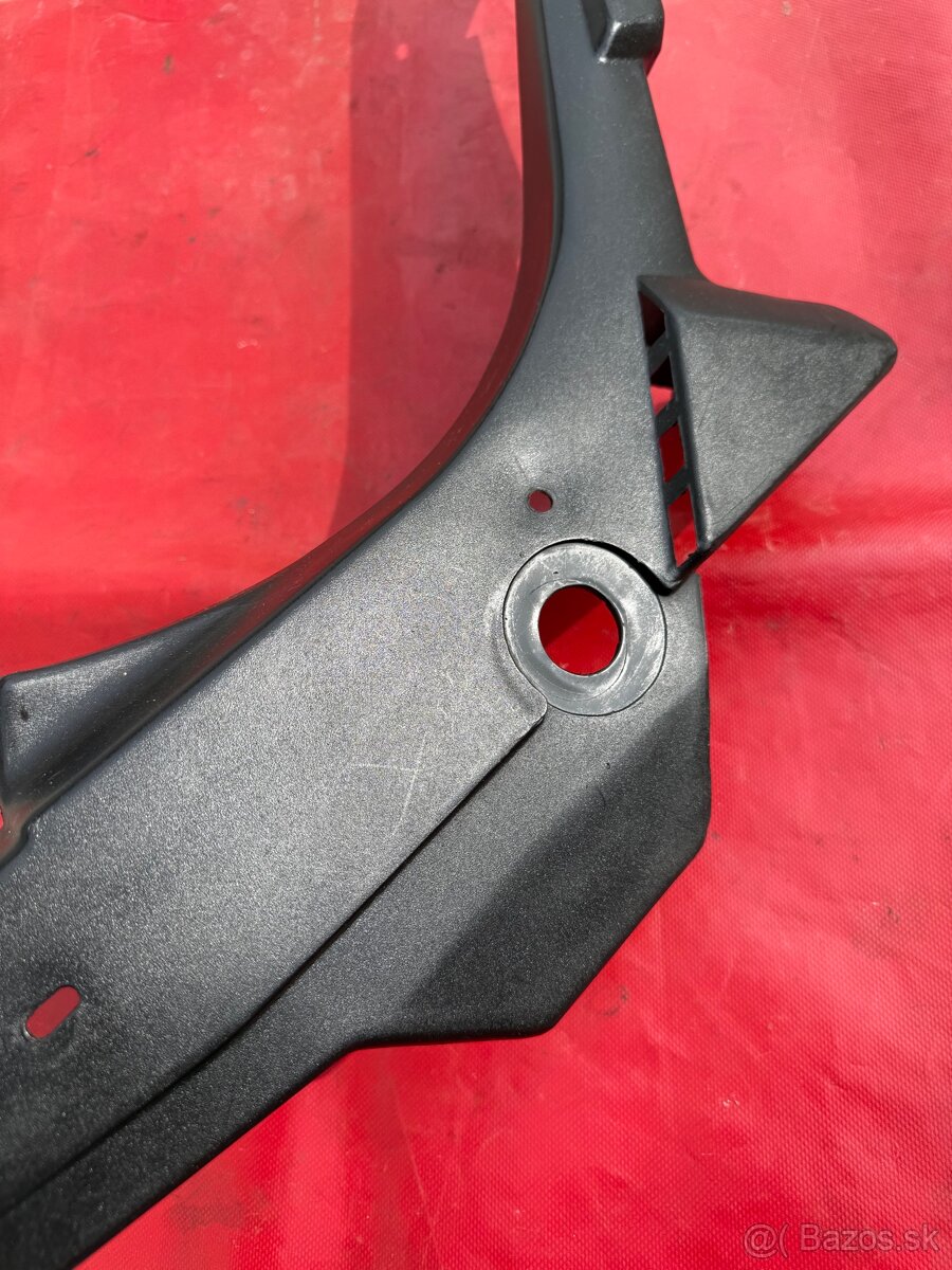 Manet korado bočný plast - 2