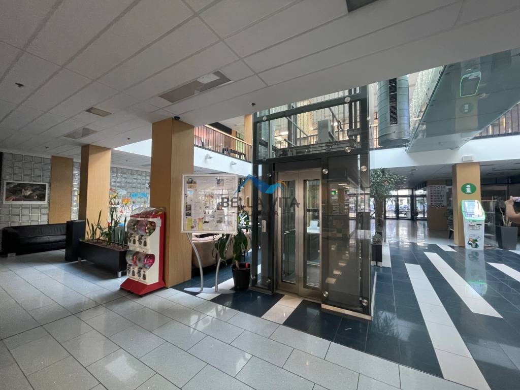 Na prenájom: Moderné obchodné priestory v centre Galanty - 2