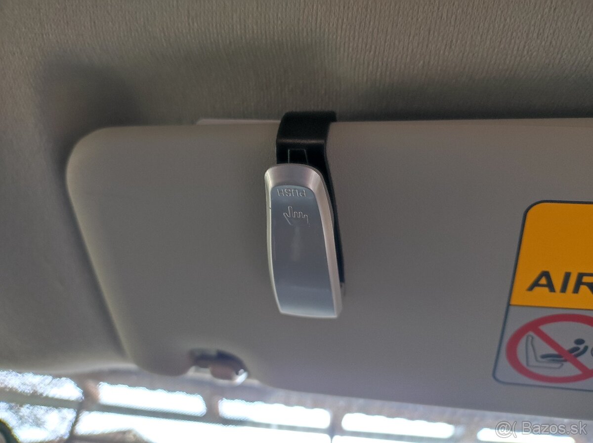 Holiaci strojček Gillette a iné - 2