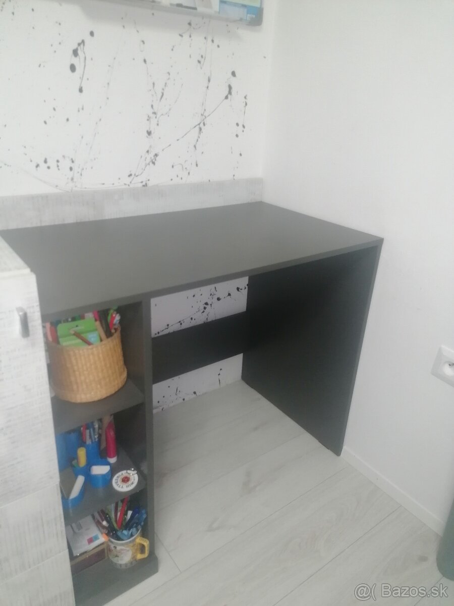pisaci stolik - 2