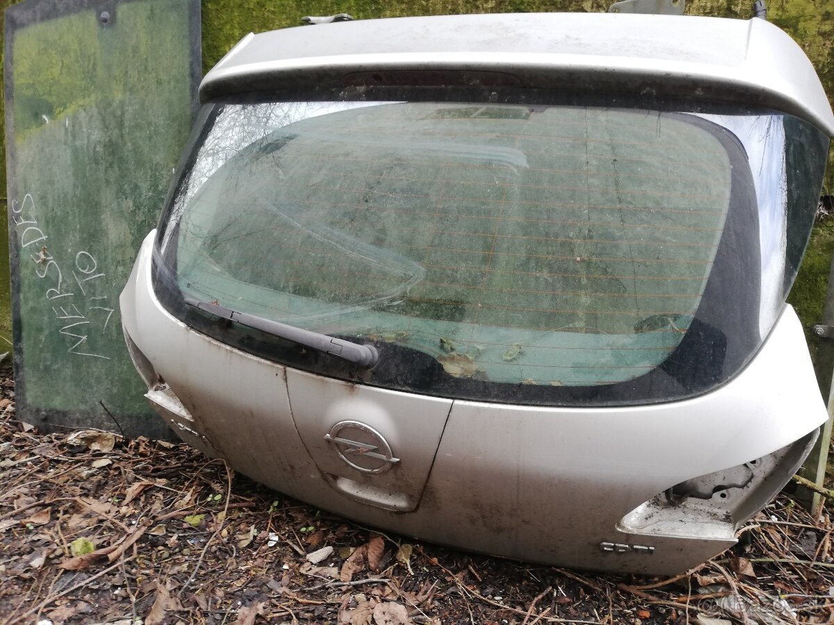 Astra j zadné dvere - 2