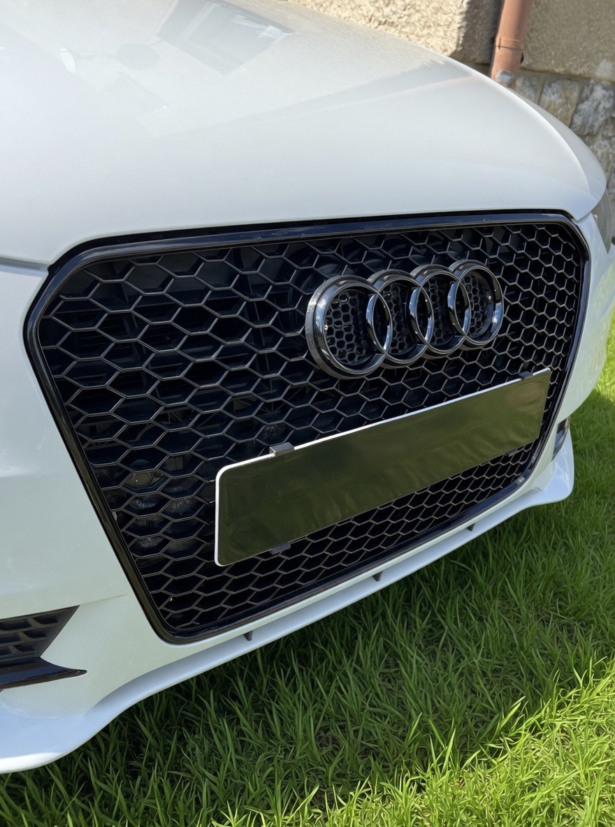 Audi RS držiak s logom 273mm - 2