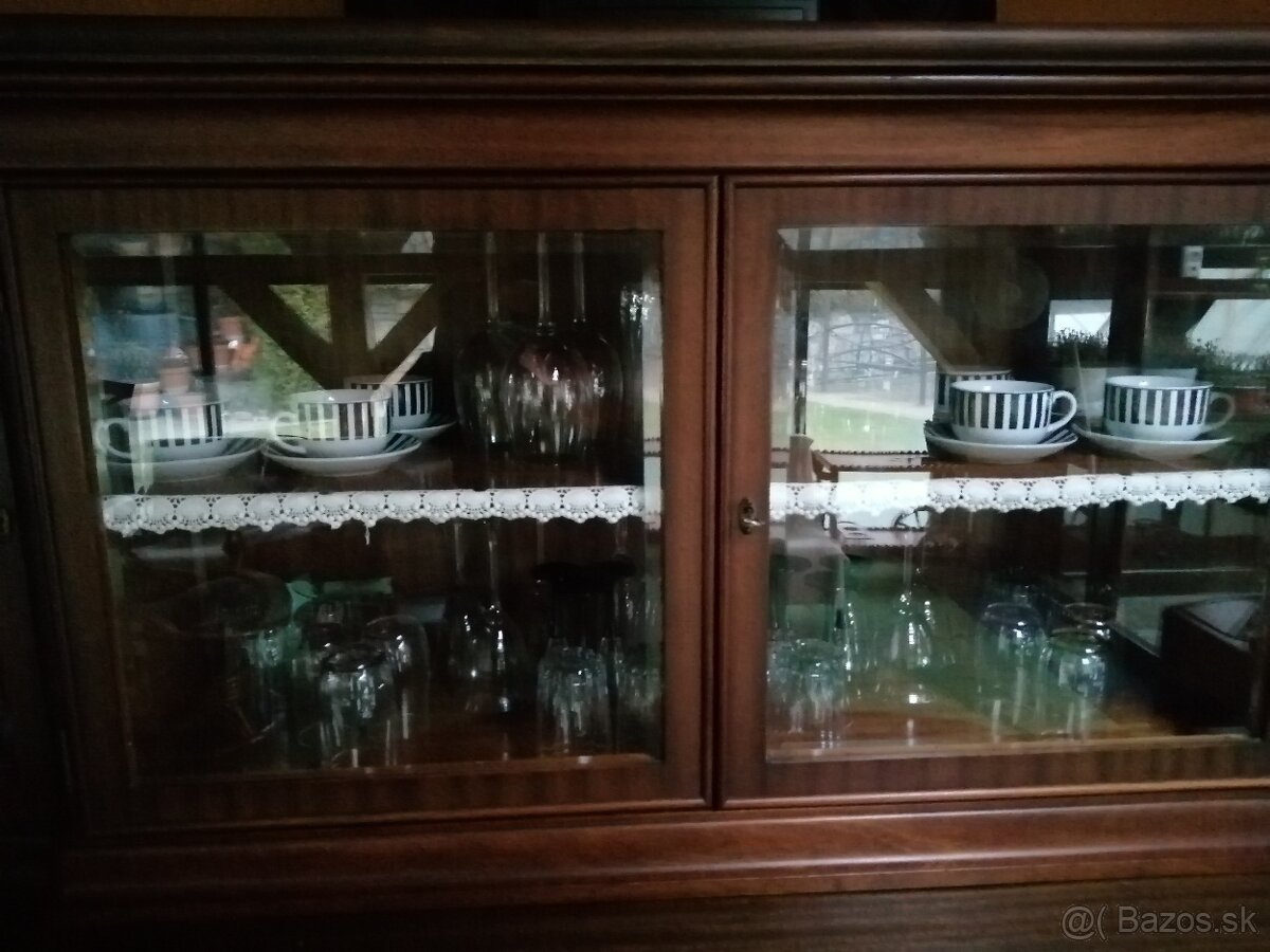 Príborník, stôl a stoličky - 2