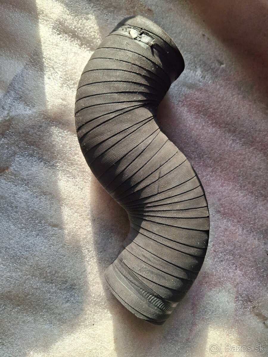 Td5 spodna hadica k intercooleru - 2