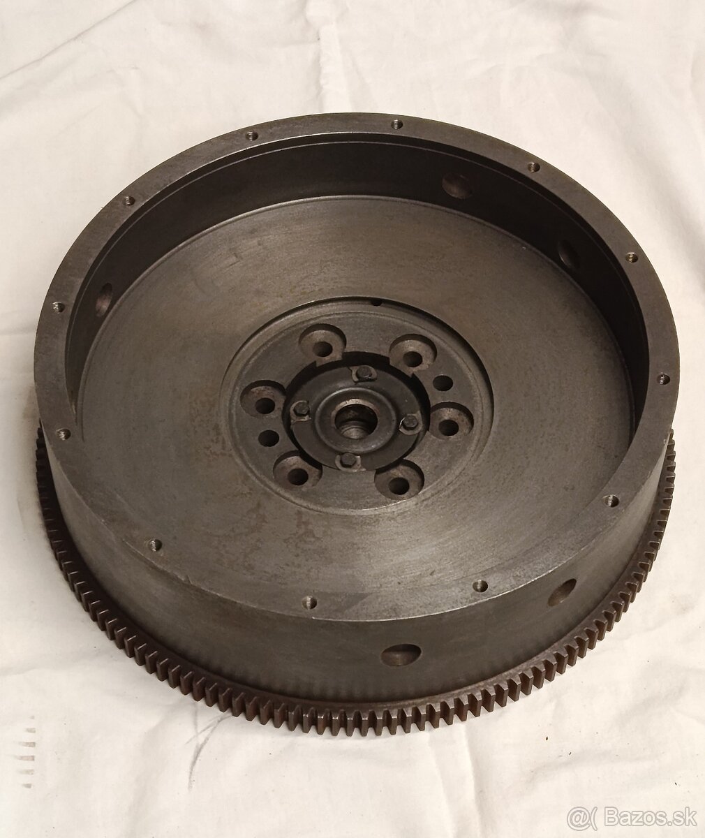 Predám zotrvačník Tatra 148 - 2