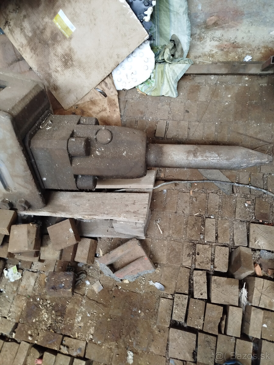 Hydraulické kladivo HRK 2000 - 2