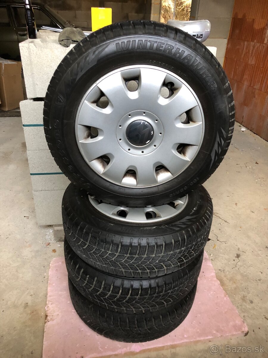 Zimne gumi 195/65 R 15 original puklice Volkswagen - 2