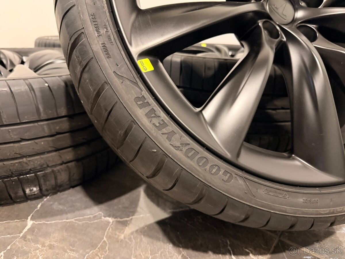 origo kolesa Tesla Model X r22 1027246-00-E léto - 2