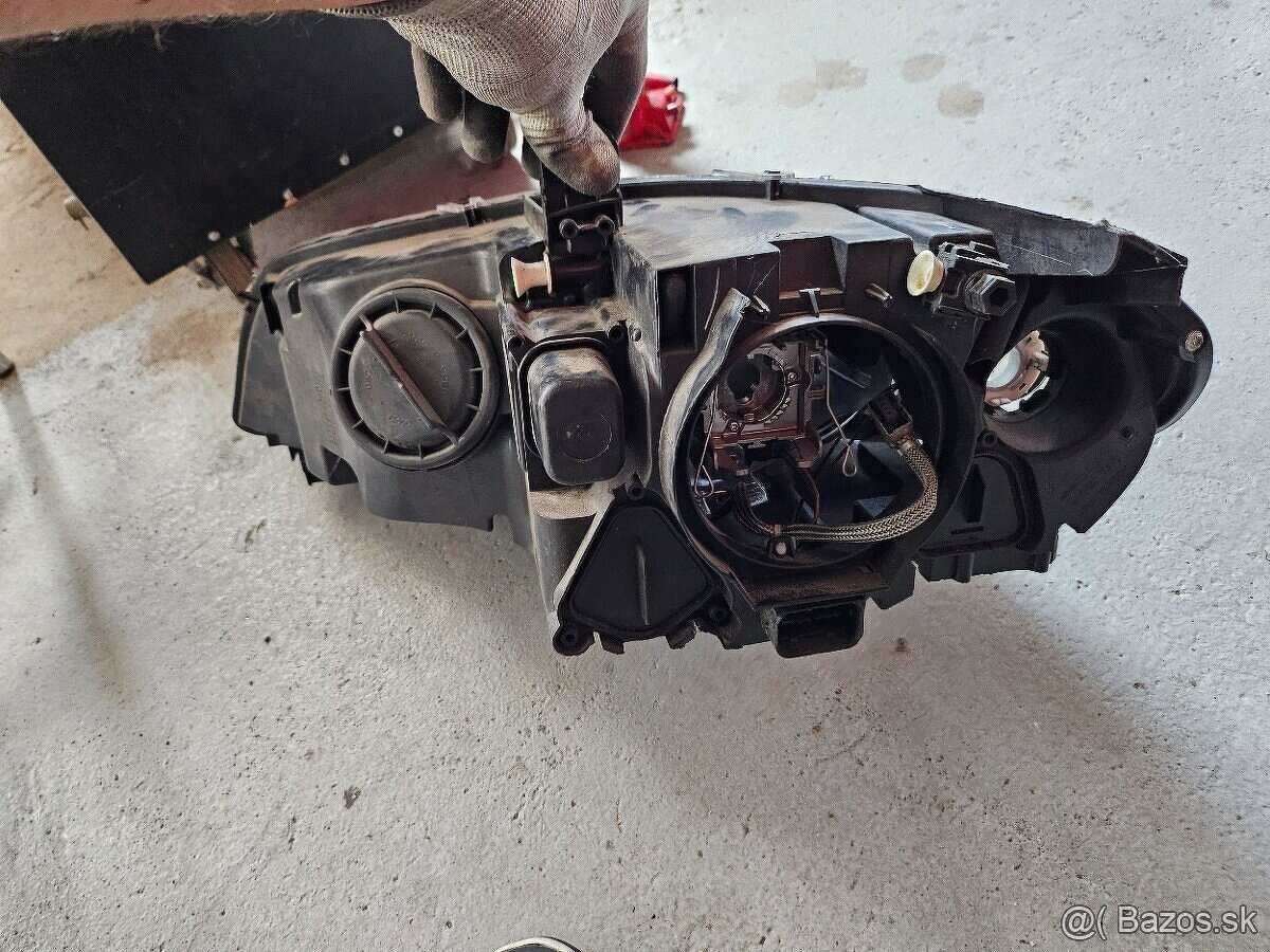 Pravé predné svetlo Bmw x5 E70 - 2