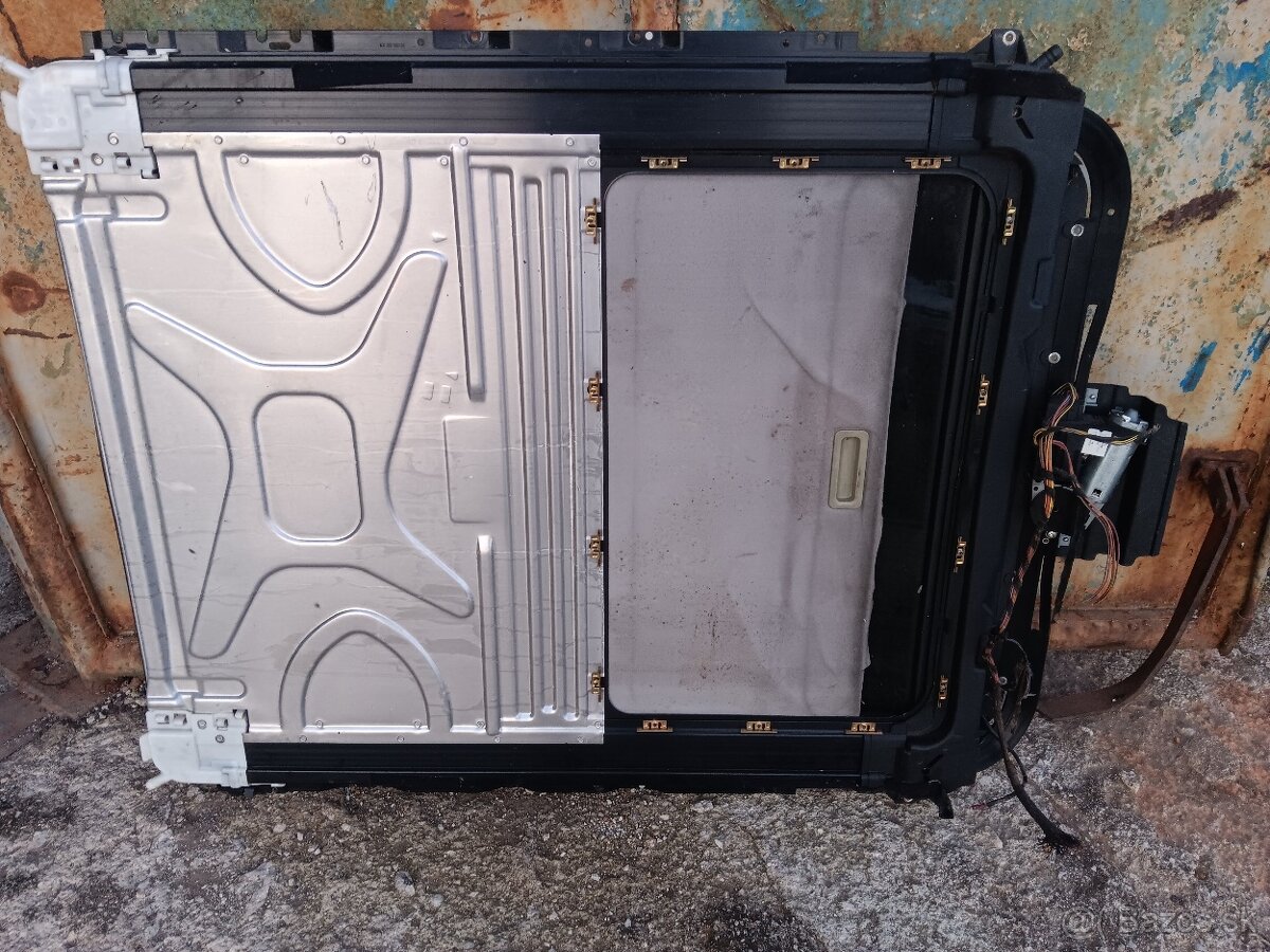 Predám strešné okno na BMW e39 kompletne - 2