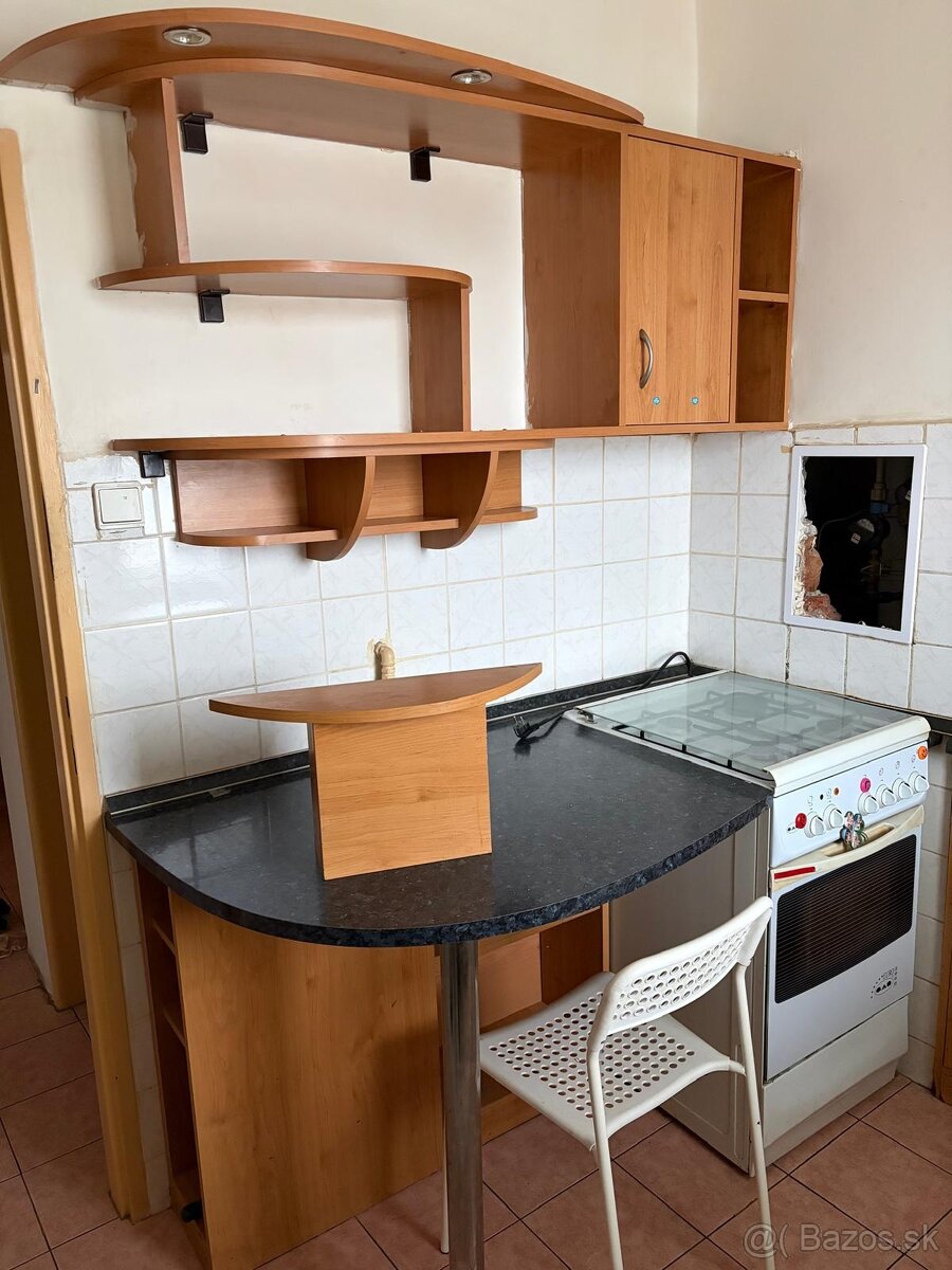 Na predaju kuchynská linka - 2