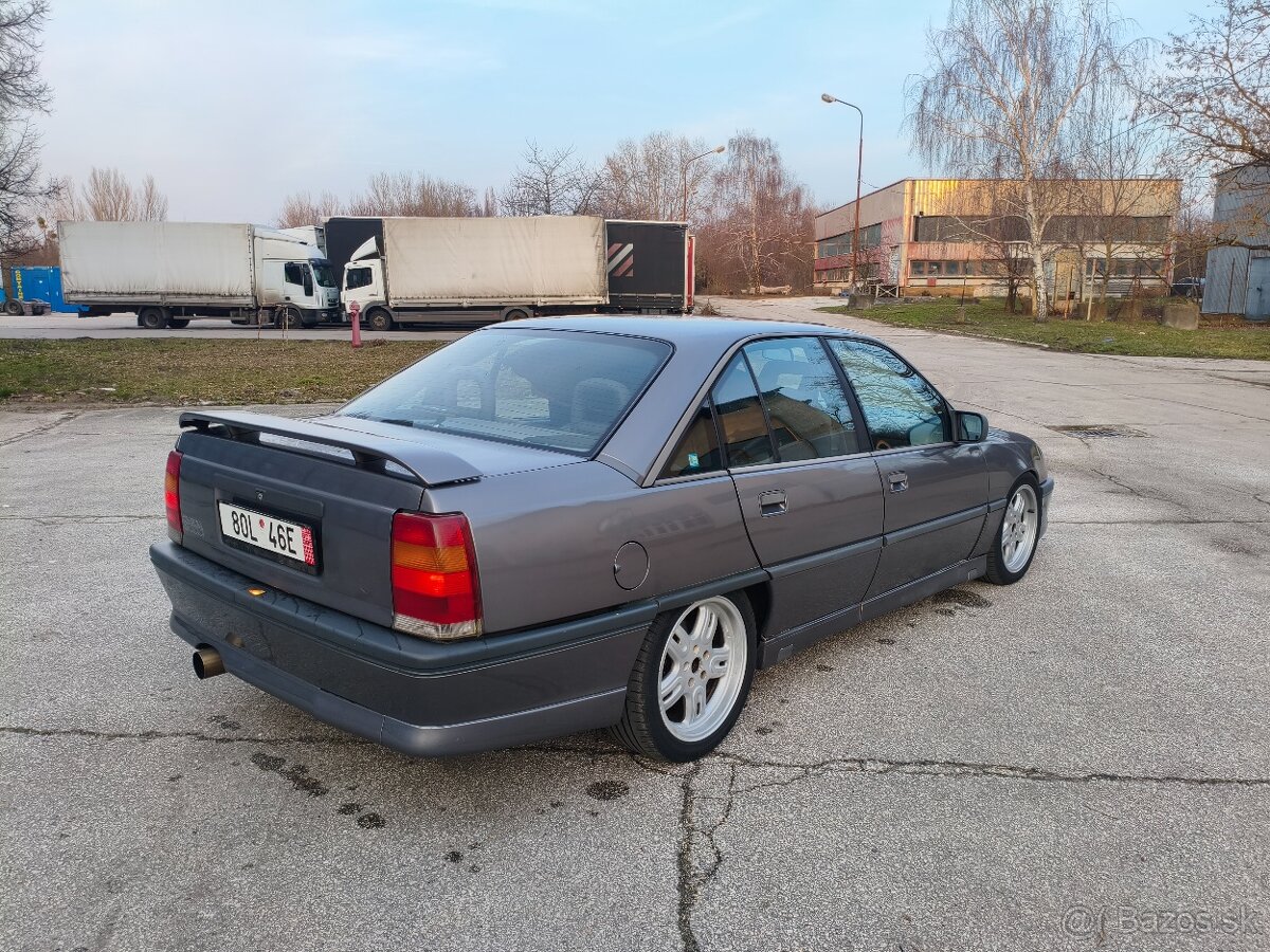 Opel Omega A 3000 - 2