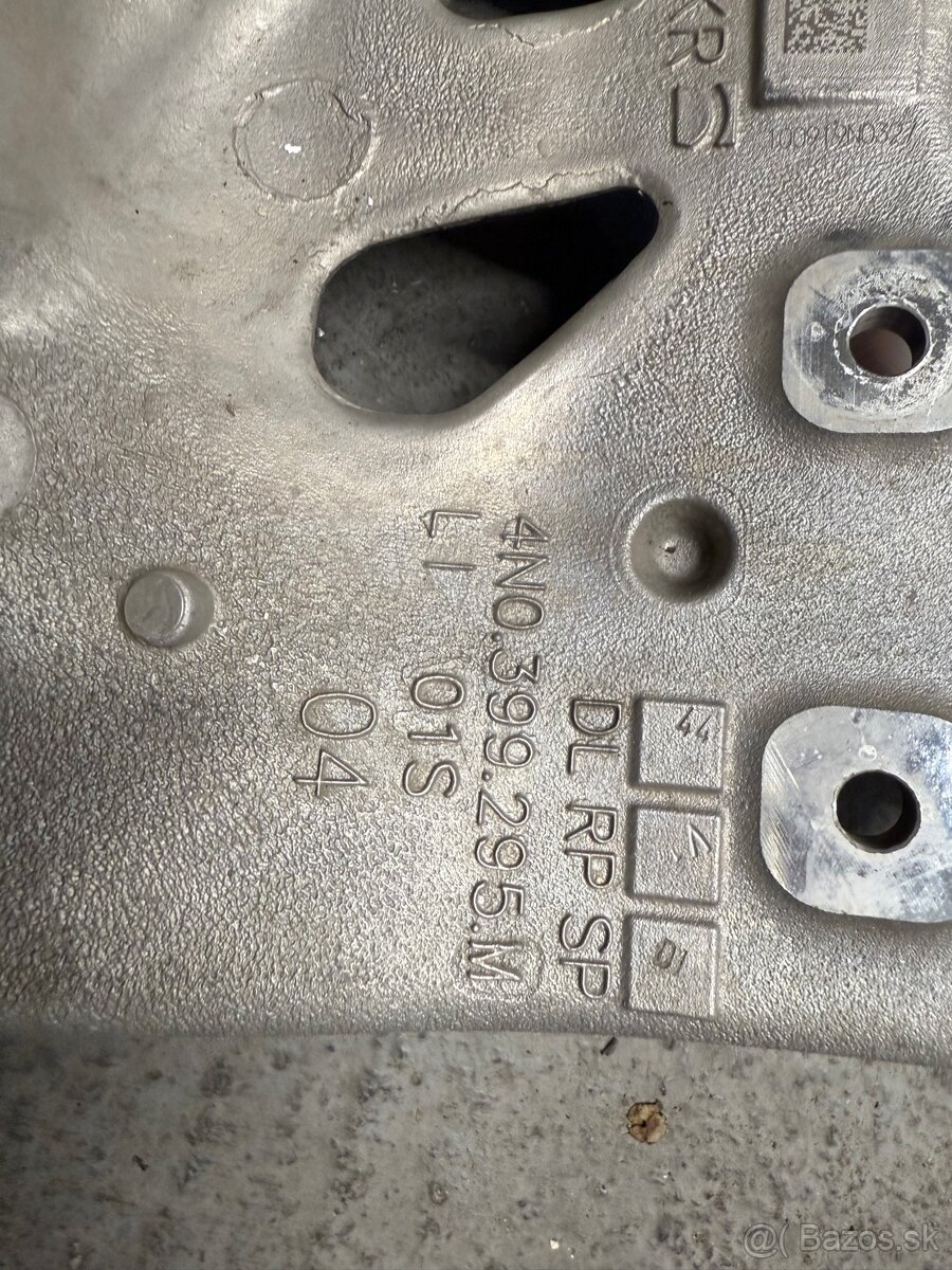 Audi A8 4N0399295M drziak - 2