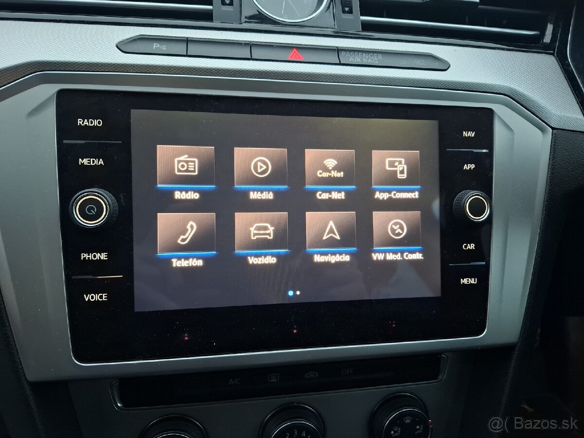 displej autorádia Passat B8 - 2