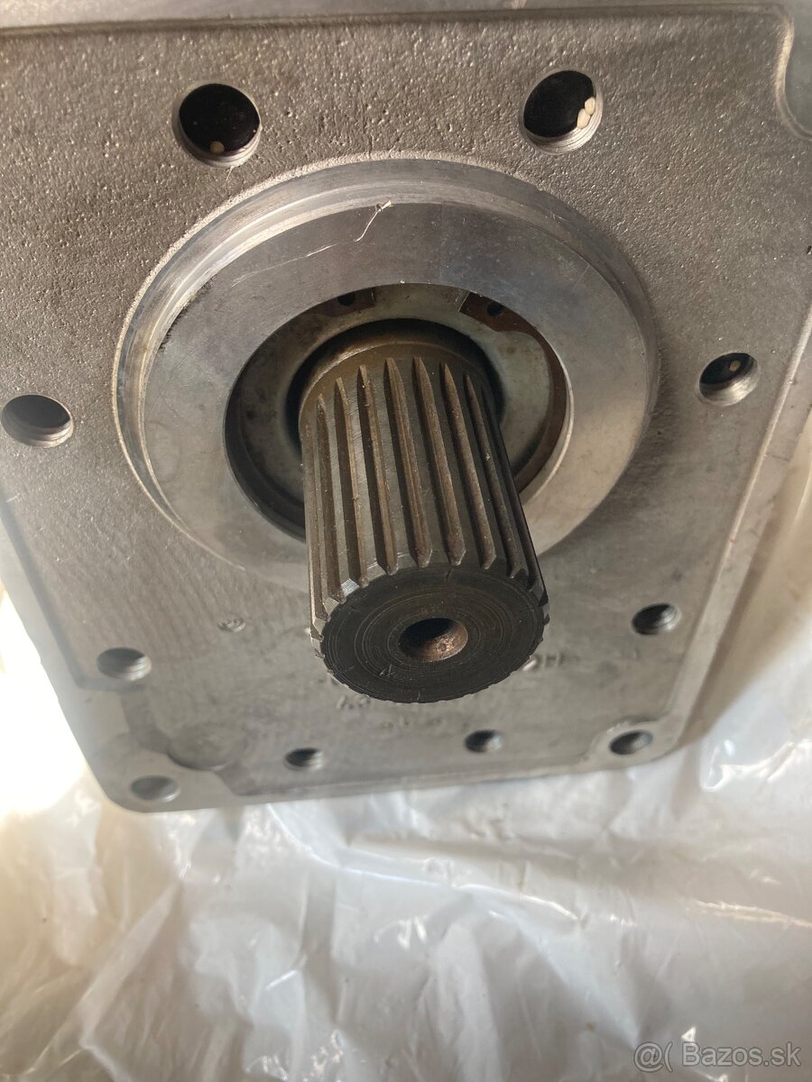 Hydraulicke čerpadlo na UNK 320 - 2