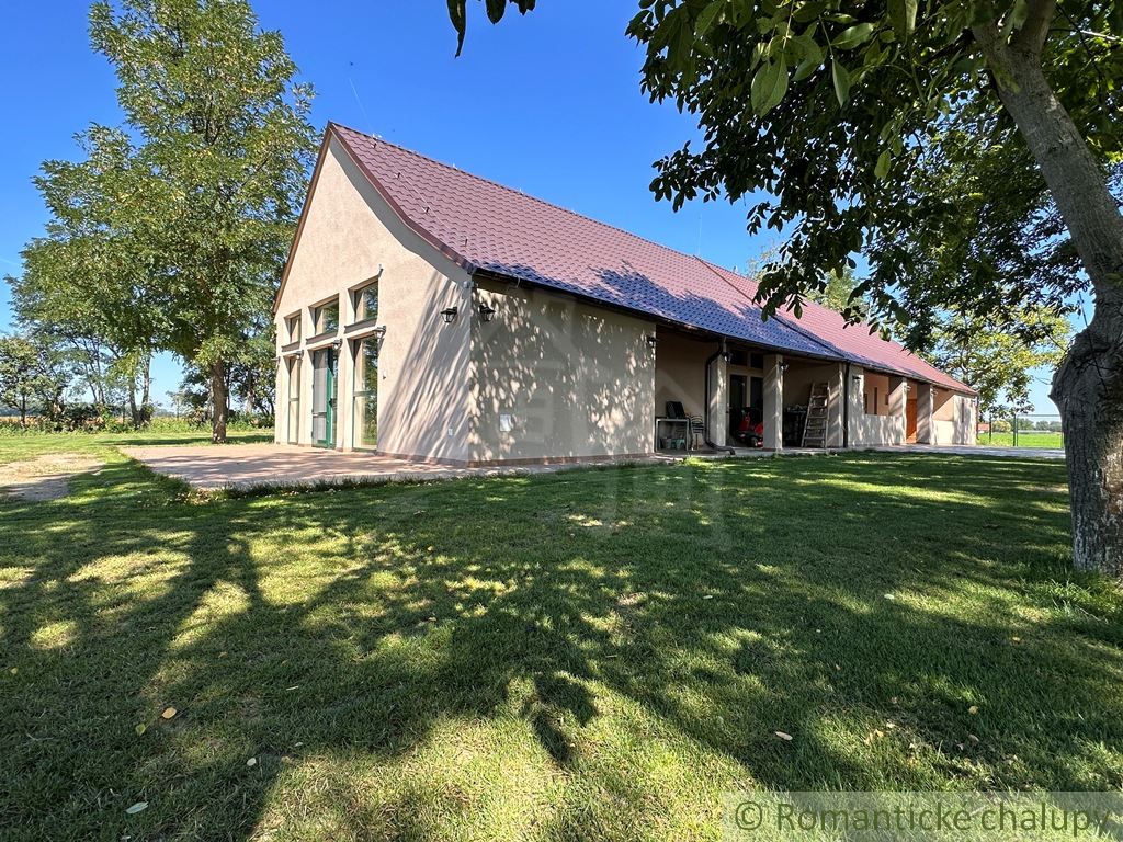 Vidiecky dom na samote s veľkým pozemkom na bývanie, chalu - 2