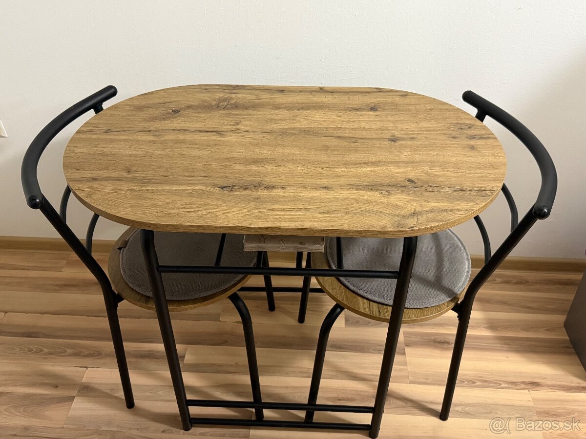 Stvôl dvoma stoličkami - 2