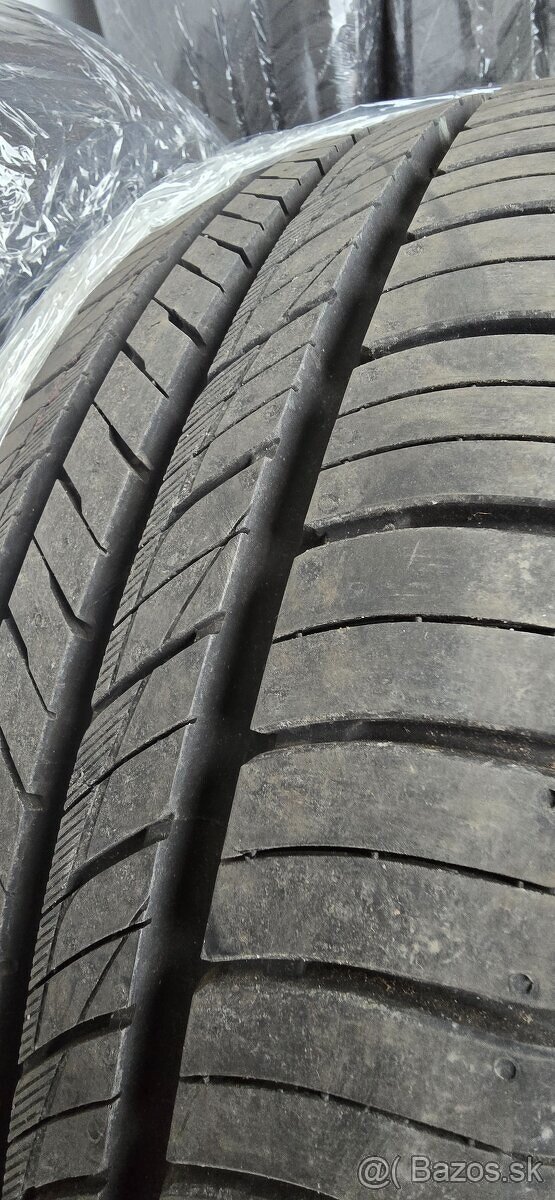 Predám 4× letné pneumatiky KUMHO CRUGEN HP71 235/50 R19 99H - 2
