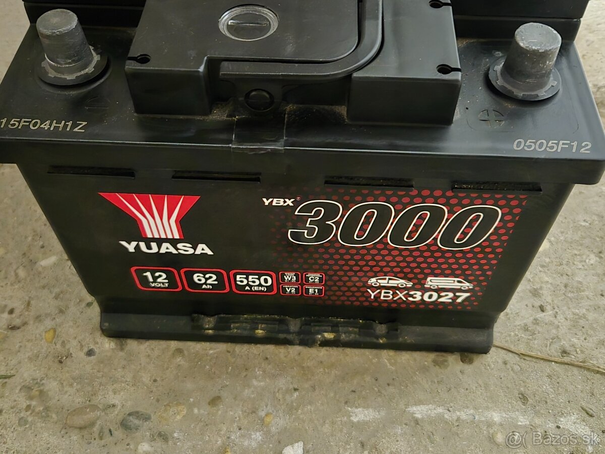 Predam autobateriu YUASA - 2