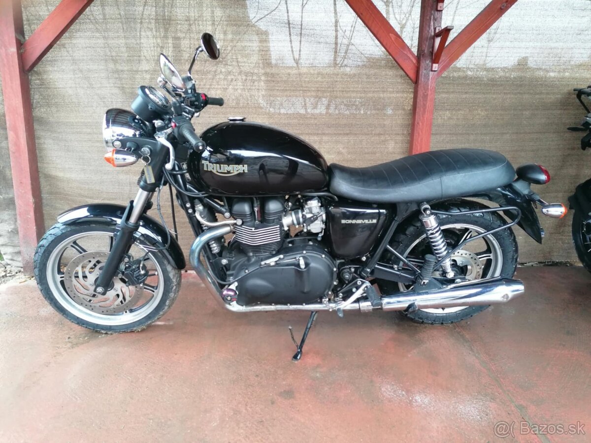Triumph Bonneville 900 - 2