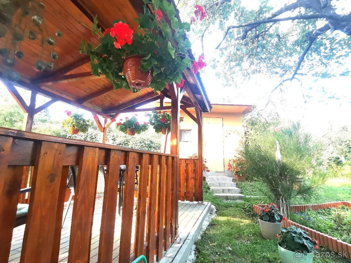 Predaj, murovaná chatka s altánkom - 2