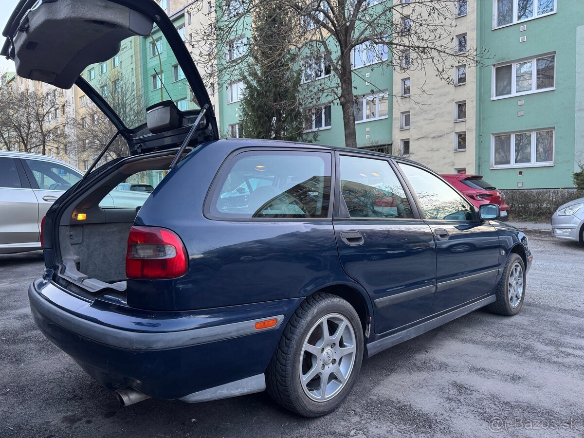 Volvo v40 1.8 85kw LPG - 2