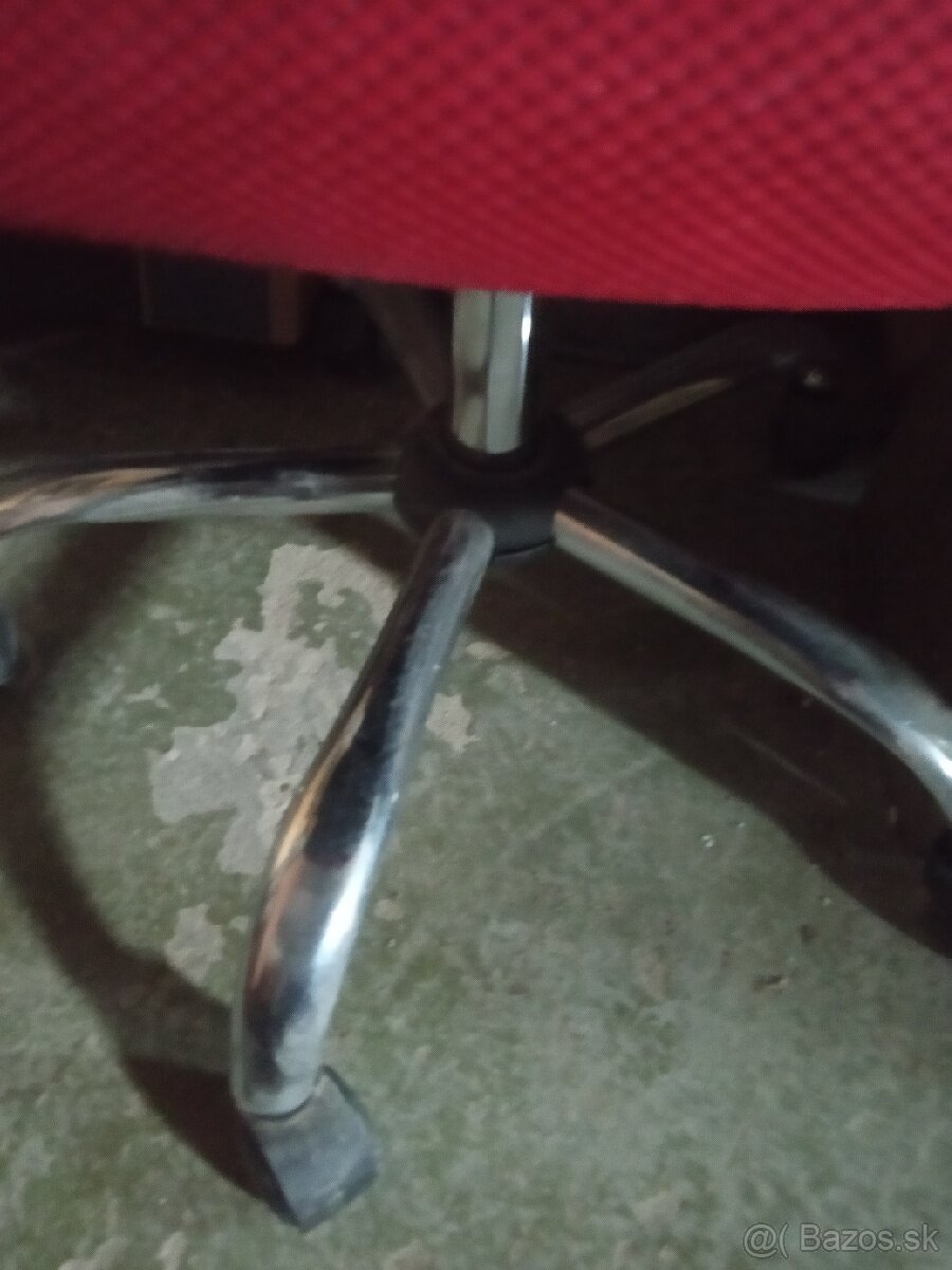 Otočná stolička. - 2