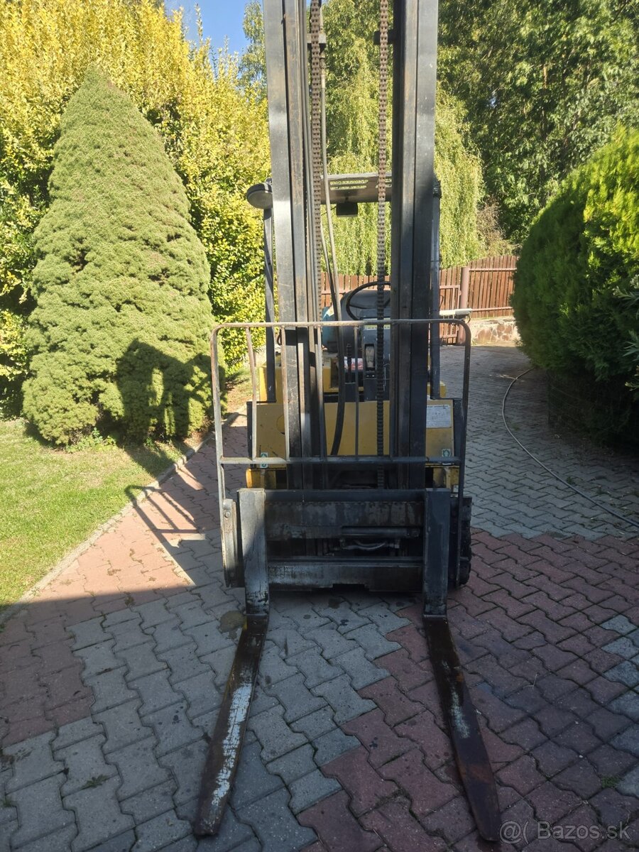 Predám vysokozdvižný vozík Caterpillar V30 - 2