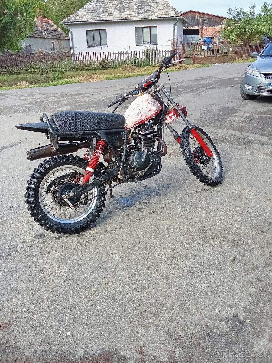 Suzuki dr500