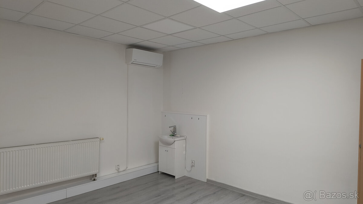 Kancelária 19 m2 v biznis centre na Severe - 2