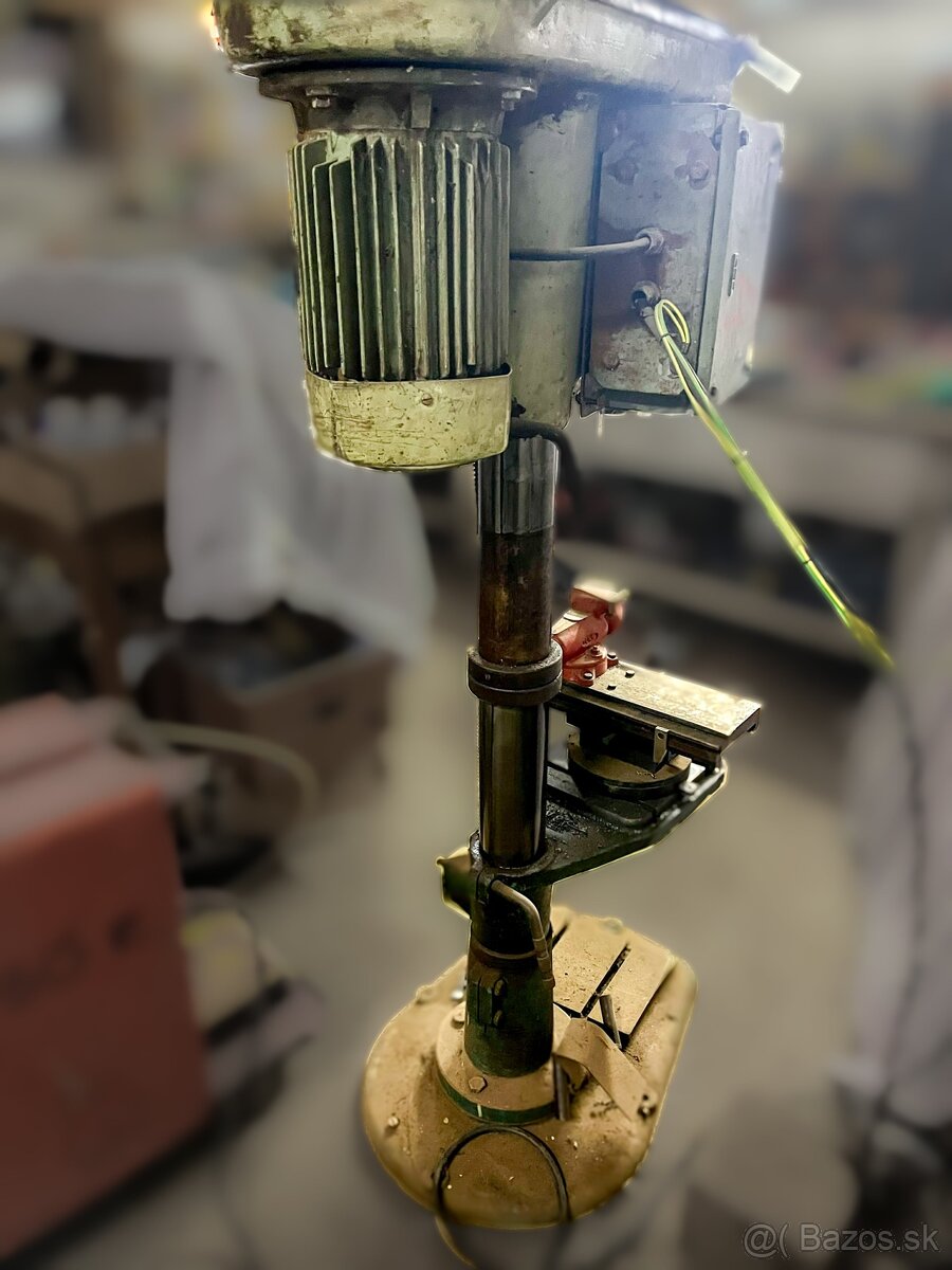 Stojanová vŕtačka - 2