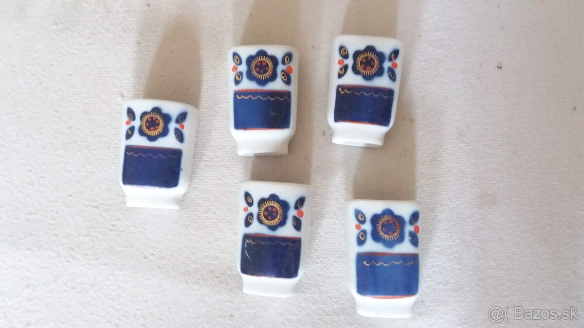 Poháriky s ornamentom a fľašou asi z Bulharska - 2