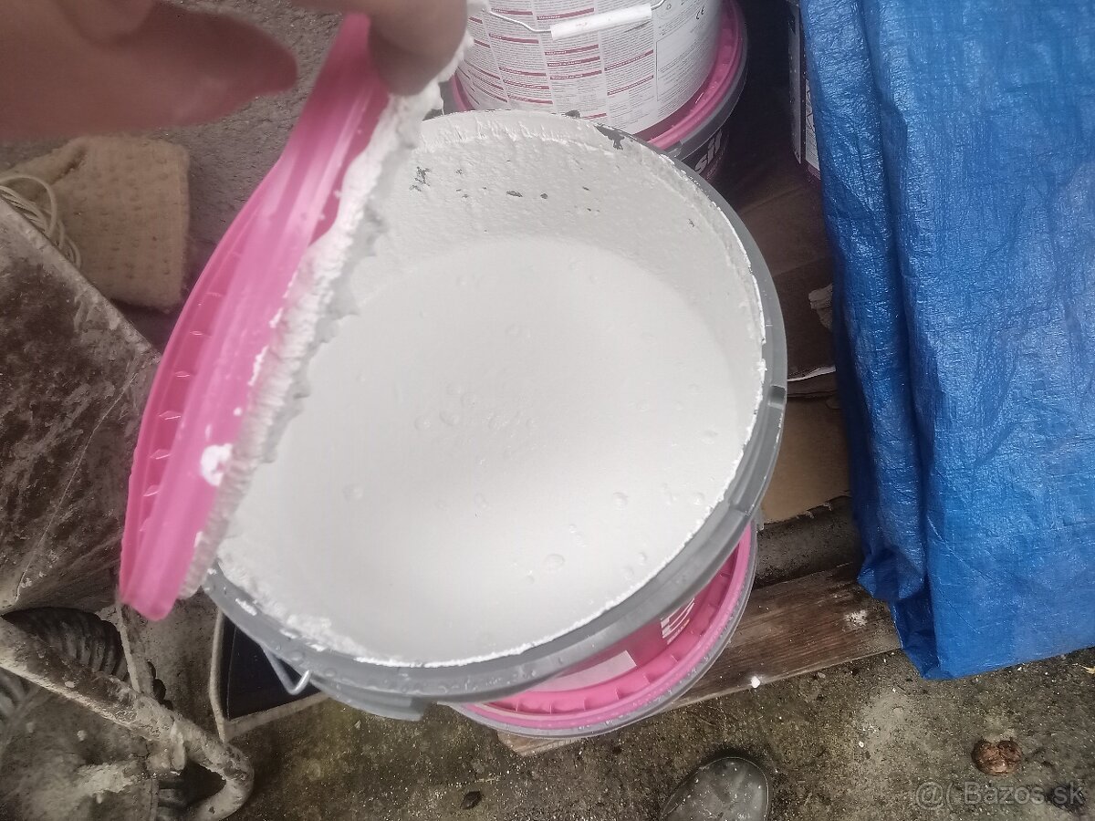 Predám fasadnu farbu Ceresit. - 2