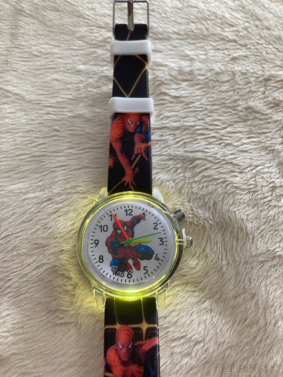 Nové svietiace hodinky Spiderman - 2