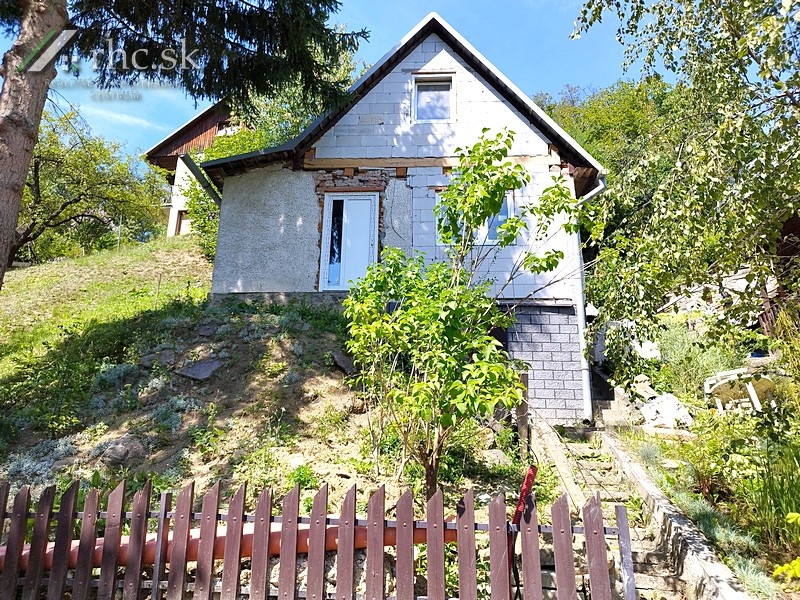 CHATA NA CELOROČNÉ VYUŽITIE – POD HUROU, STROPKOV - 2