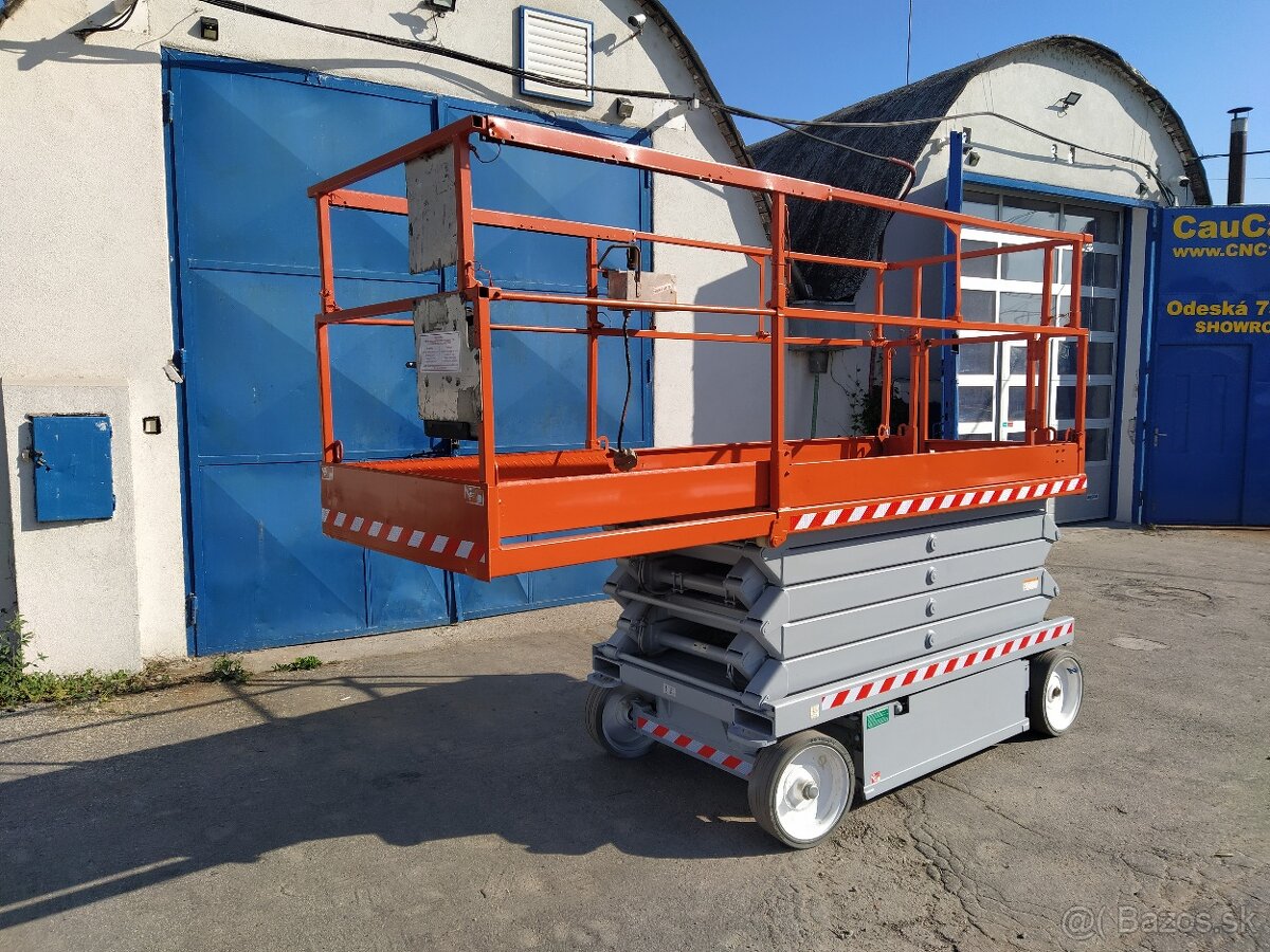 NOŽNICOVÁ PRACOVNÁ PLOŠINA 11.7m - 2